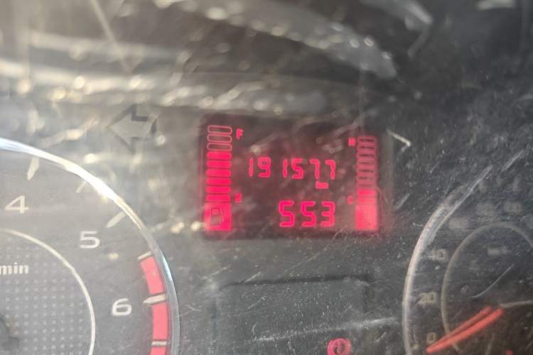 Used Wuling Rongguang V 2016 1.5L Practical Version Odometer Close Up