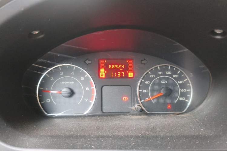 Used Wuling Rongguang V 2016 1.2L Practical Version Odometer Close Up