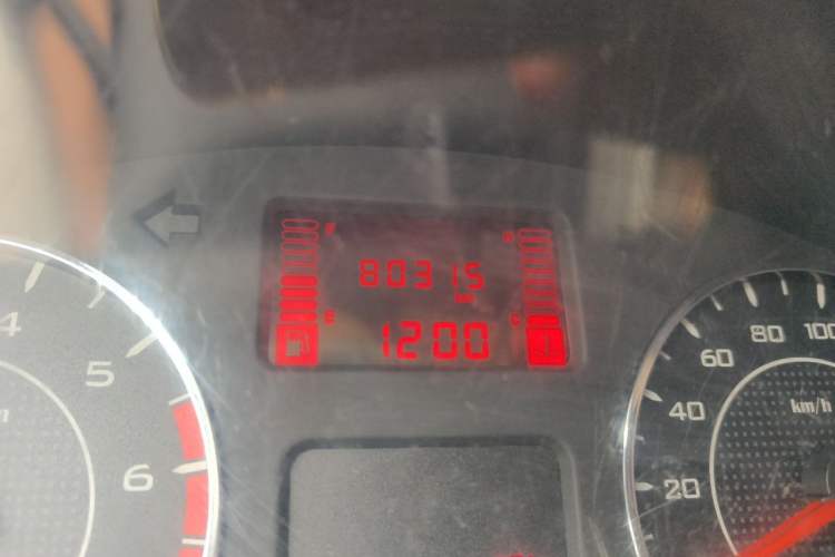 Used Wuling Rongguang V 2016 1.5L Standard Version Odometer Close Up
