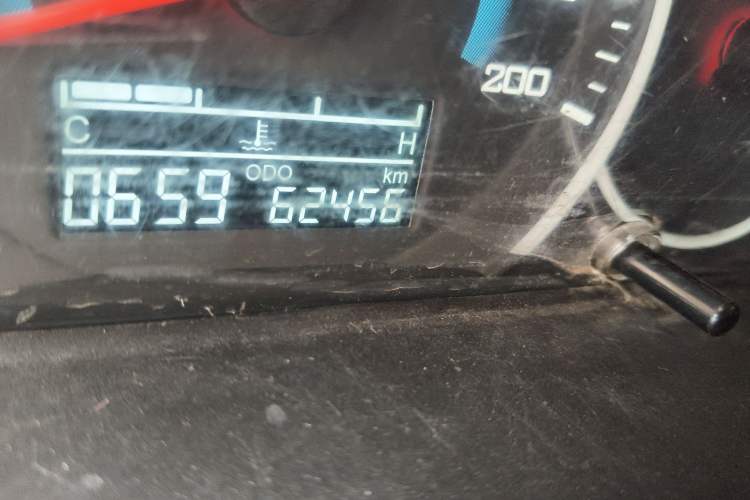 Used Wuling Rongguang V 2016 1.5L Standard Version Odometer Close Up