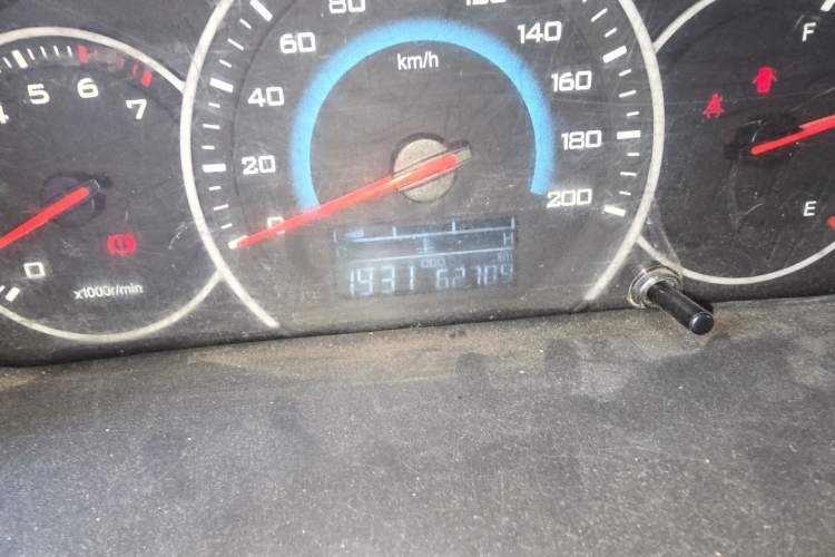 Used Wuling Rongguang V 2016 1.2L Standard Version Odometer Close Up