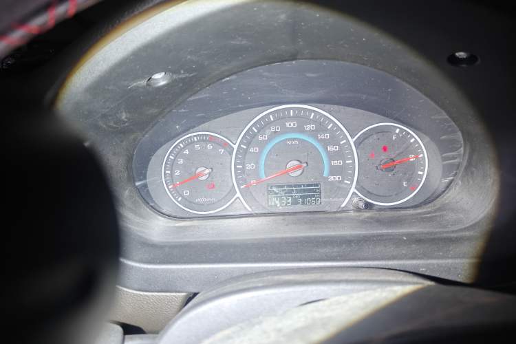 Used Wuling Rongguang V 2016 1.5L Standard Version Odometer Close Up