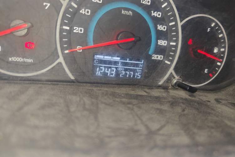 Used Wuling Rongguang V 2016 1.2L Standard Version Odometer Close Up