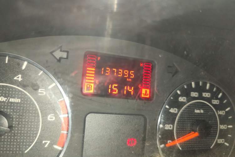 Used Wuling Rongguang V 2016 1.2L Practical Version Odometer Close Up