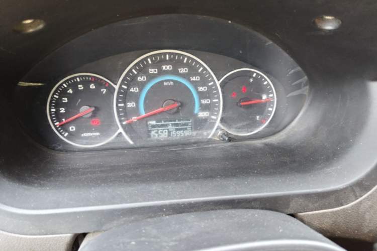 Used Wuling Rongguang V 2016 1.5L Practical Version Non-Power-Assisted Odometer Close Up