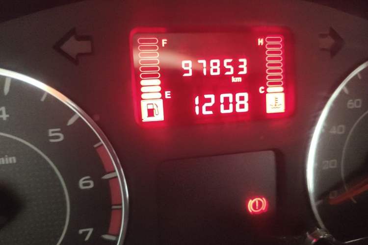 Used Wuling Rongguang V 2016 1.2L Practical Version Odometer Close Up
