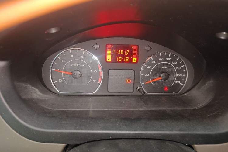 Used Wuling Rongguang V 2016 1.2L Practical Version Odometer Close Up