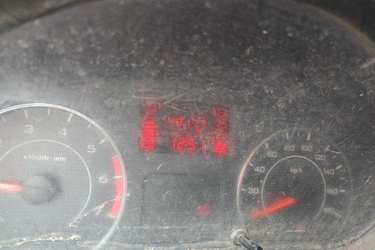 Used Wuling Rongguang V 2016 1.2L Practical Version Odometer Close Up