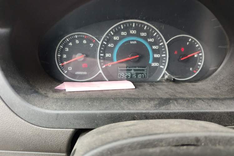 Used Wuling Rongguang V 2016 1.5L Standard Version Odometer Close Up