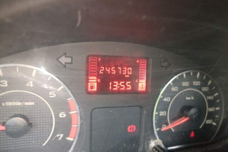 Used Wuling Rongguang V 2016 1.2L Practical Version Odometer Close Up
