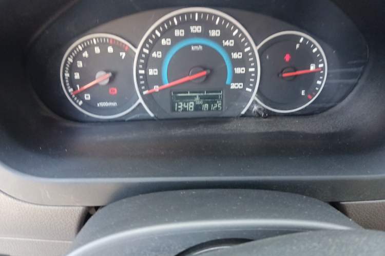 Used Wuling Rongguang V 2016 1.5L Standard Version Odometer Close Up