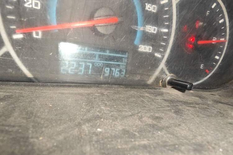 Used Wuling Rongguang V 2016 1.5L Standard Version Odometer Close Up