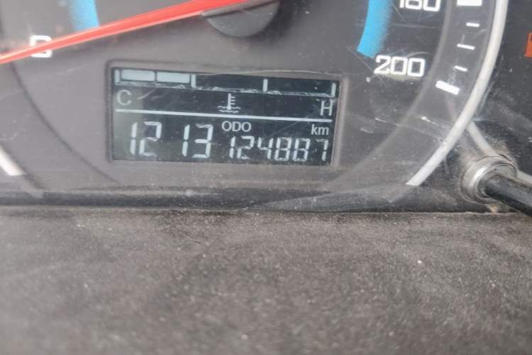 Used Wuling Rongguang V 2016 1.5L Practical Version Non-Power-Assisted Odometer Close Up