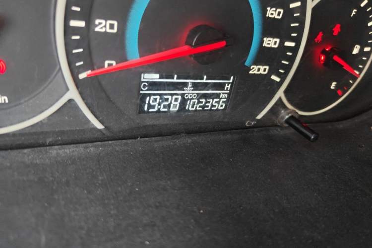 Used Wuling Rongguang V 2016 1.5L Standard Version Odometer Close Up