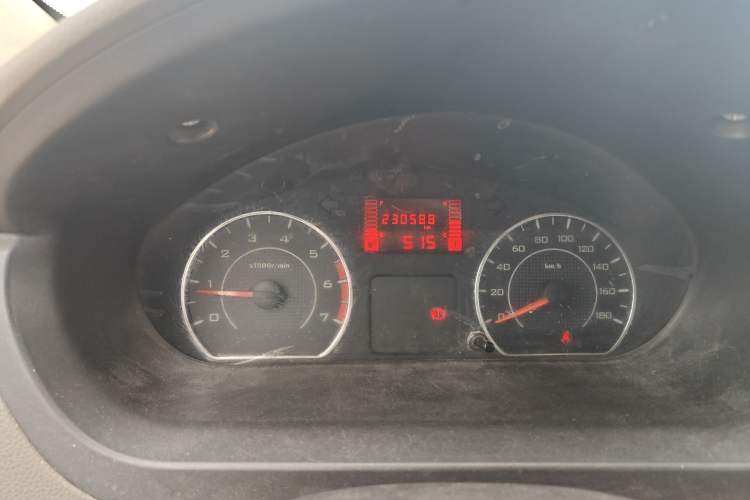 Used Wuling Rongguang V 2016 1.5L Practical Version Odometer Close Up