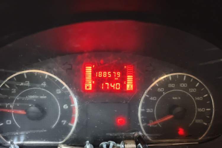Used Wuling Rongguang V 2016 1.5L Practical Version Odometer Close Up