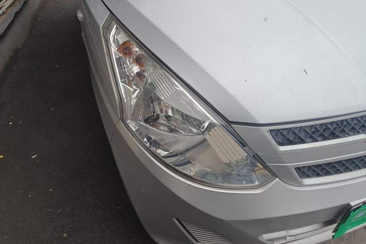 Used Wuling Rongguang V 2016 1.5L Practical Version Right Front Headlight
