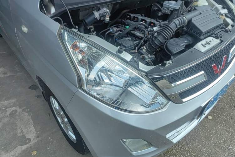 Used Wuling Rongguang V 2016 1.5L Standard Version Right Front Headlight