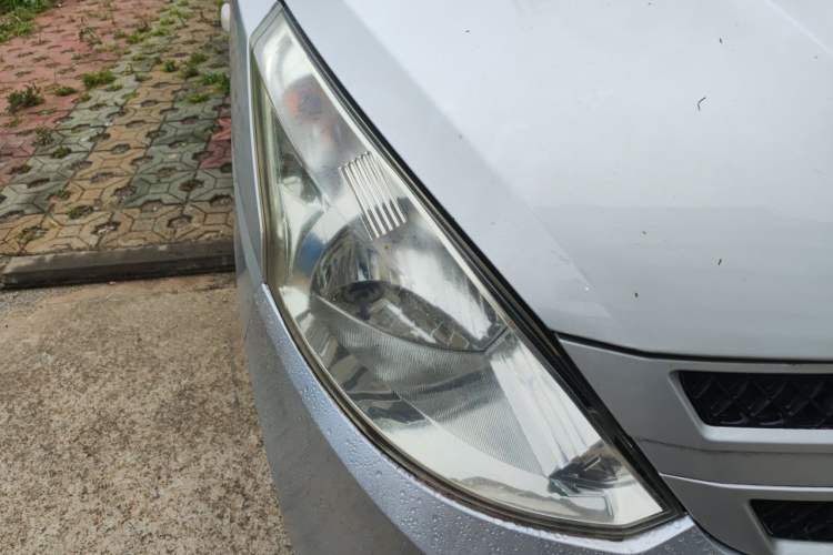 Used Wuling Rongguang V 2016 1.5L Practical Version Non-Power-Assisted Right Front Headlight