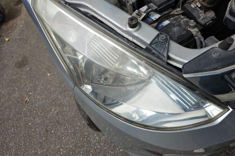Used Wuling Rongguang V 2016 1.5L Standard Version Right Front Headlight