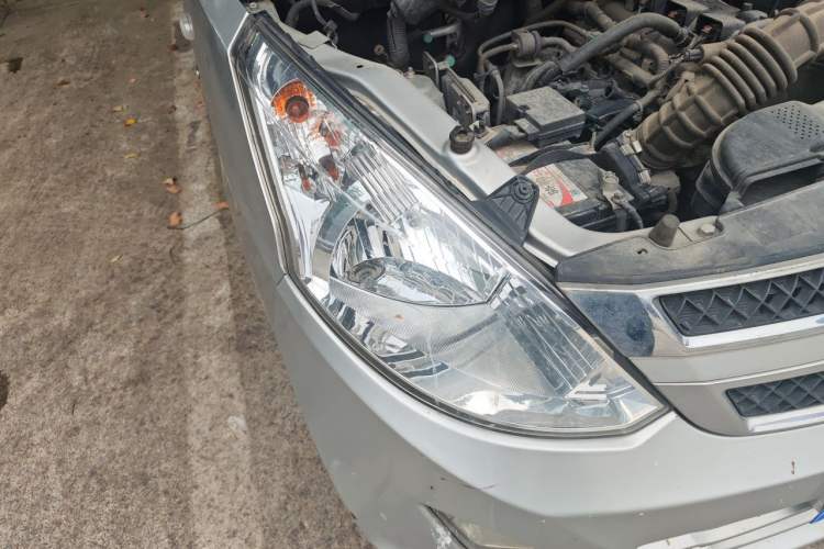 Used Wuling Rongguang V 2016 1.5L Practical Version Right Front Headlight