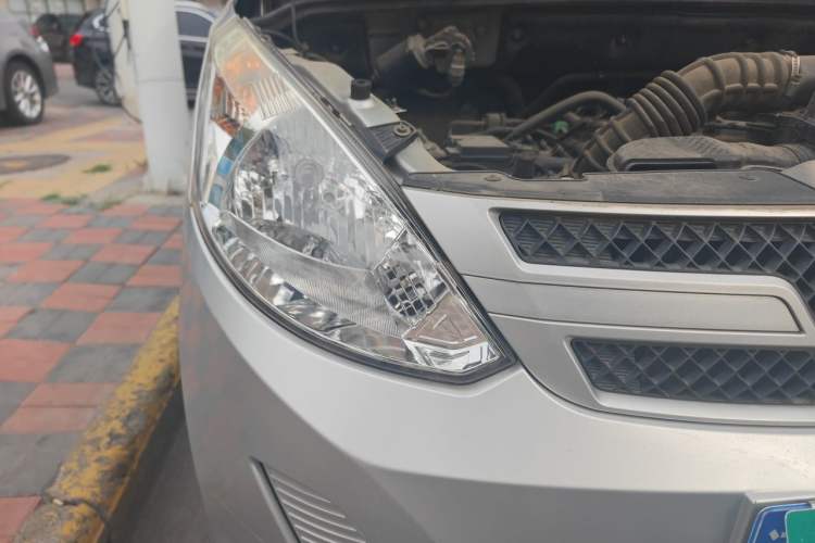 Used Wuling Rongguang V 2016 1.5L Practical Version Right Front Headlight