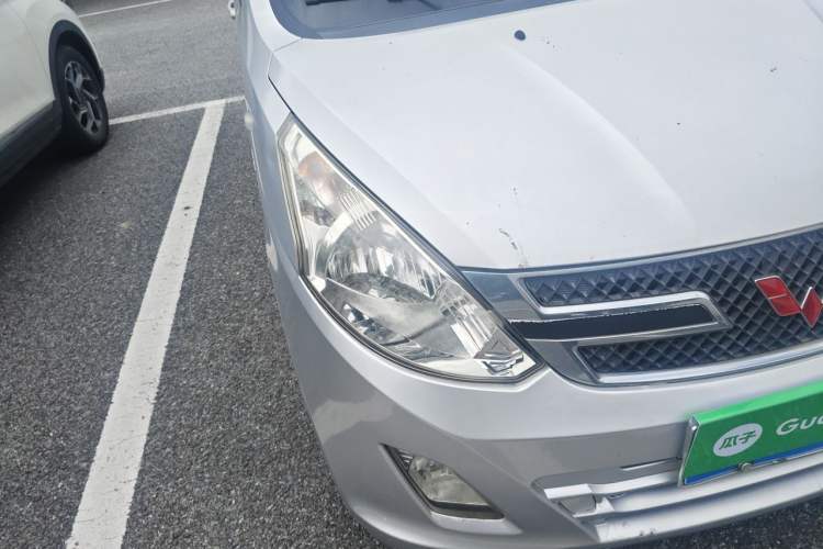 Used Wuling Rongguang V 2016 1.5L Standard Version Right Front Headlight