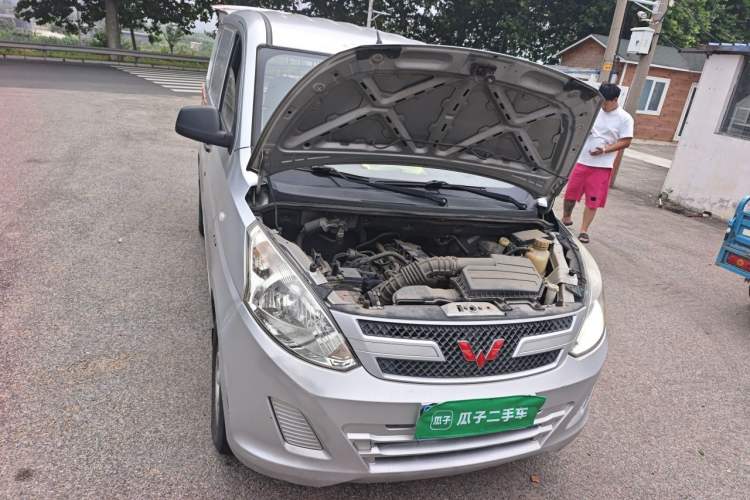Used Wuling Rongguang V 2016 1.5L Practical Version Right Front Headlight