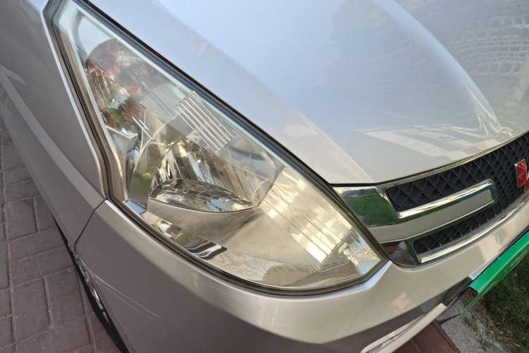 Used Wuling Rongguang V 2016 1.5L Standard Version Right Front Headlight