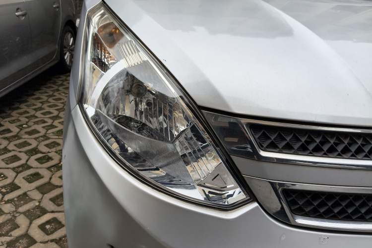 Used Wuling Rongguang V 2016 1.5L Standard Version Right Front Headlight