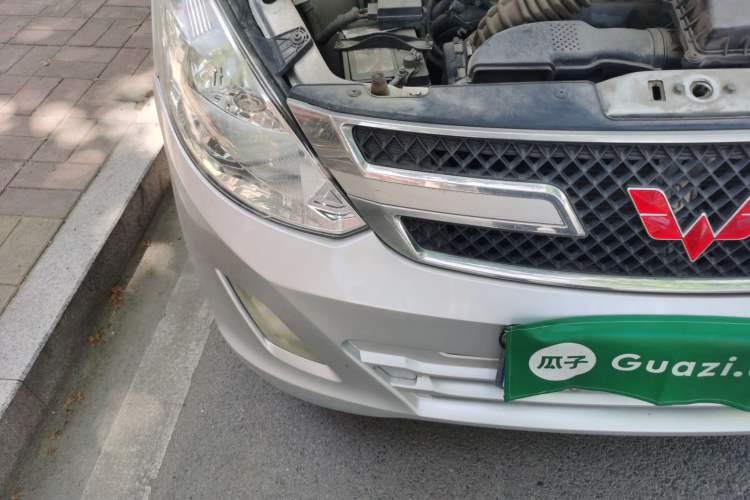 Used Wuling Rongguang V 2016 1.5L Standard Version Right Front Headlight
