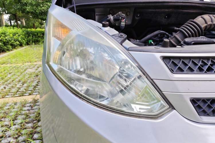Used Wuling Rongguang V 2016 1.5L Practical Version Non-Power-Assisted Right Front Headlight