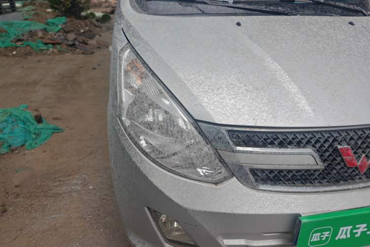 Used Wuling Rongguang V 2016 1.2L Standard Version Right Front Headlight