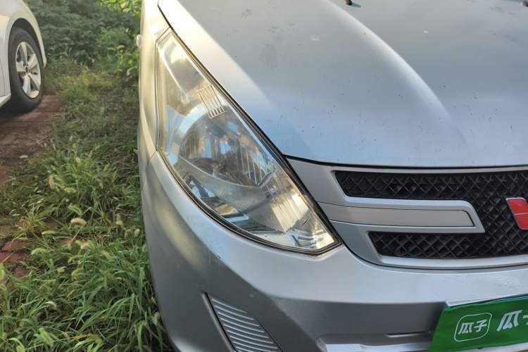 Used Wuling Rongguang V 2016 1.5L Practical Version Right Front Headlight