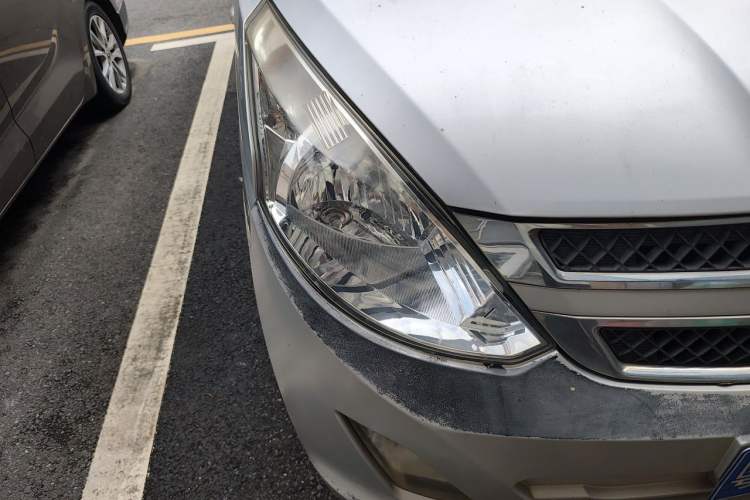 Used Wuling Rongguang V 2016 1.5L Standard Version Right Front Headlight