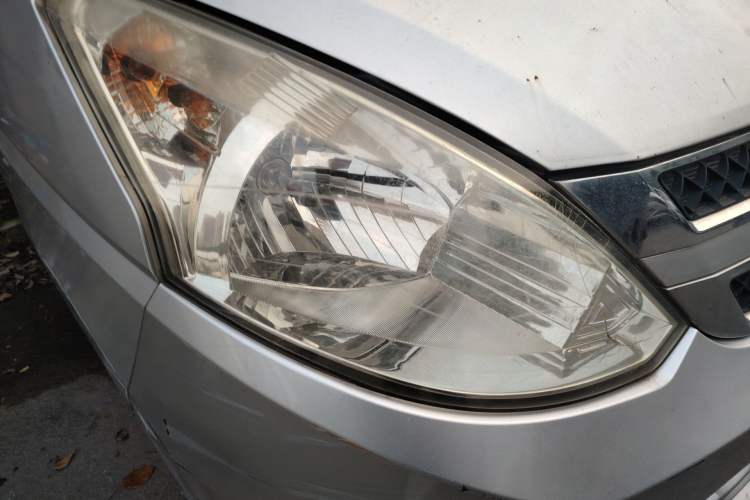 Used Wuling Rongguang V 2016 1.2L Standard Version Right Front Headlight