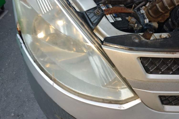 Used Wuling Rongguang V 2016 1.5L Practical Version Right Front Headlight