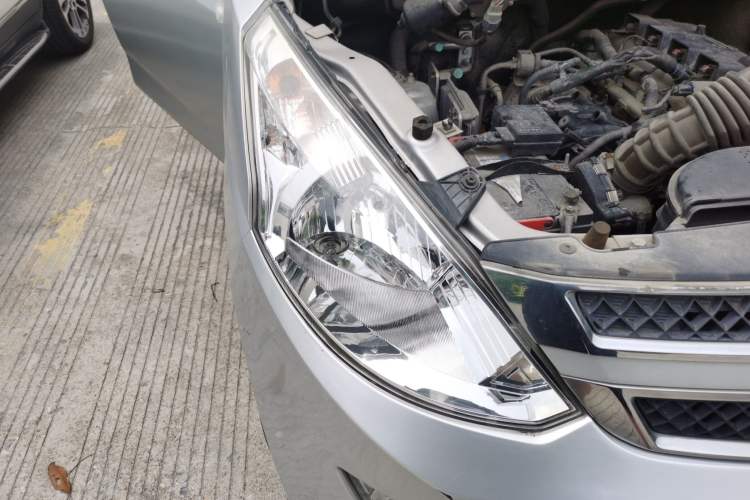 Used Wuling Rongguang V 2016 1.5L Standard Version Right Front Headlight