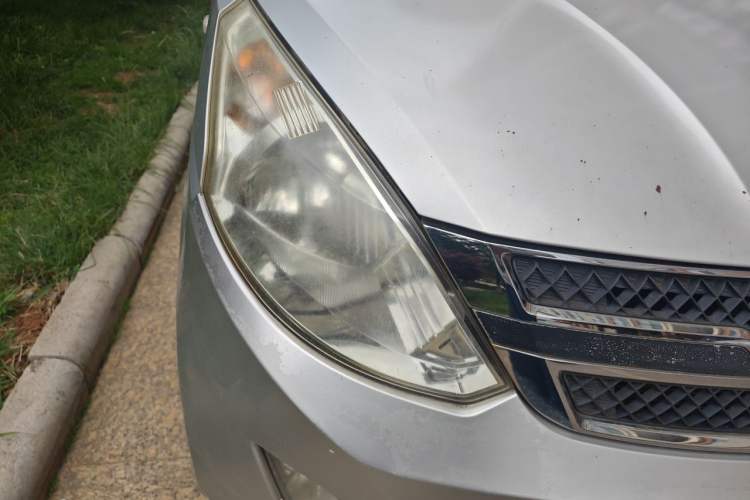 Used Wuling Rongguang V 2016 1.5L Standard Version Right Front Headlight