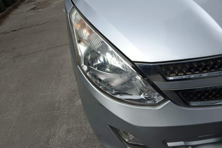 Used Wuling Rongguang V 2016 1.5L Standard Version Right Front Headlight
