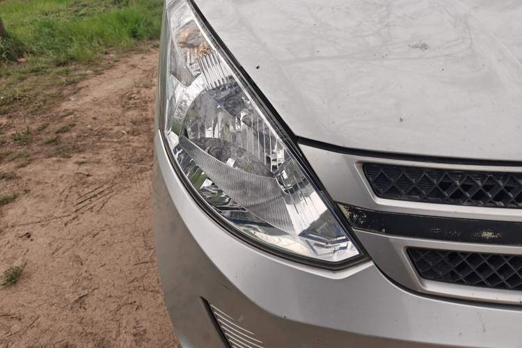 Used Wuling Rongguang V 2016 1.5L Practical Version Right Front Headlight