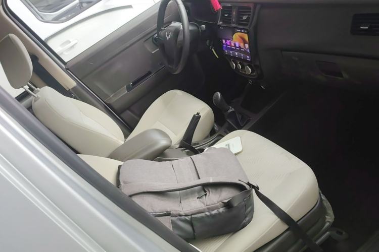 Used Wuling Rongguang V 2016 1.5L Standard Version Right Front Seat