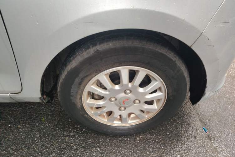 Used Wuling Rongguang V 2016 1.5L Standard Version Right Front Wheel Hub