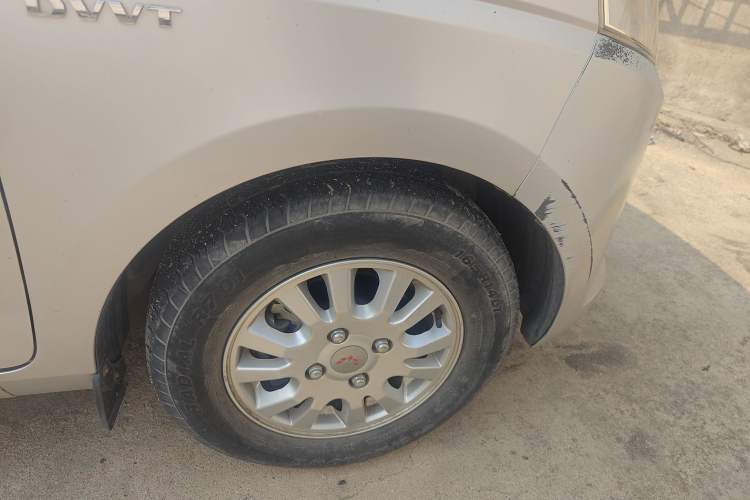 Used Wuling Rongguang V 2016 1.5L Standard Version Right Front Wheel Hub