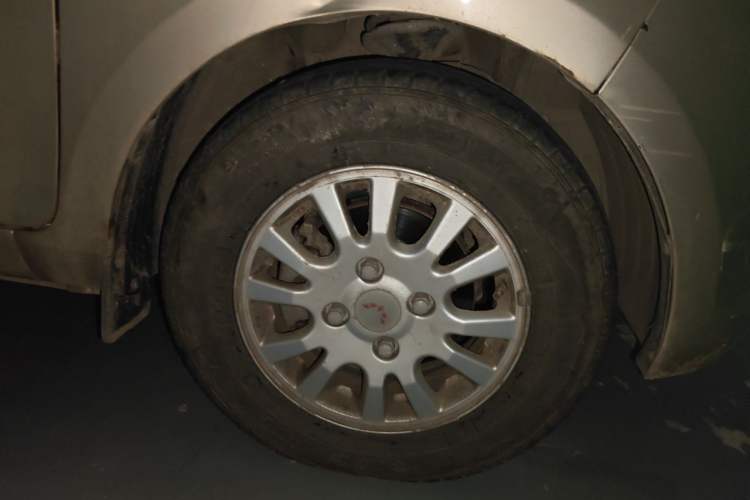 Used Wuling Rongguang V 2016 1.5L Standard Version Right Front Wheel Hub