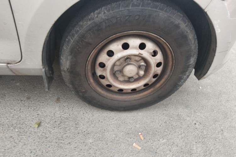 Used Wuling Rongguang V 2016 1.2L Practical Version Right Front Wheel Hub