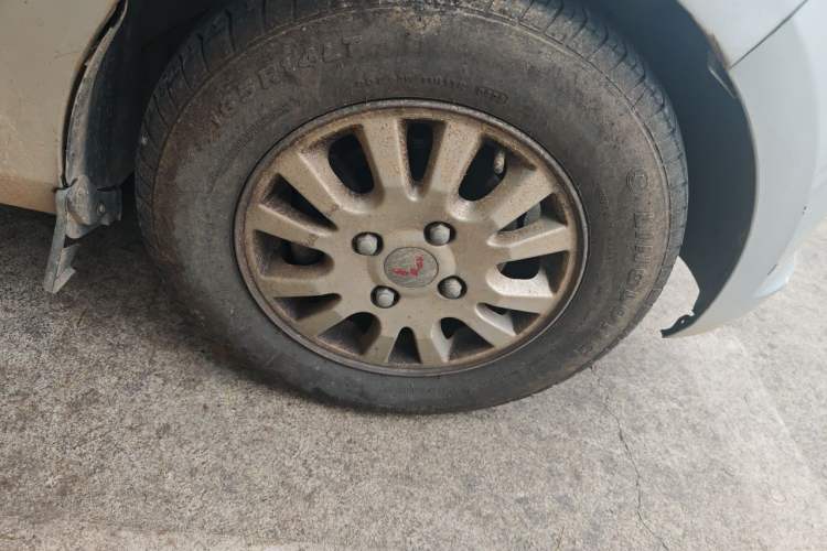 Used Wuling Rongguang V 2016 1.5L Practical Version Right Front Wheel Hub
