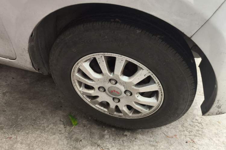 Used Wuling Rongguang V 2016 1.5L Standard Version Right Front Wheel Hub