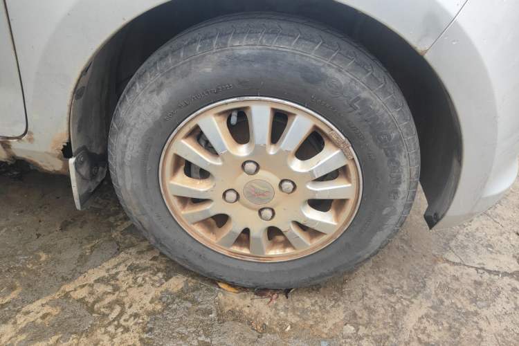 Used Wuling Rongguang V 2016 1.5L Standard Version Right Front Wheel Hub