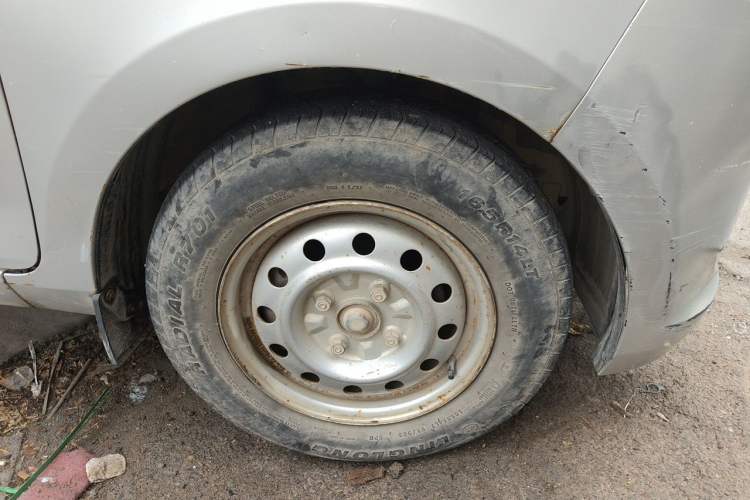 Used Wuling Rongguang V 2016 1.5L Practical Version Non-Power-Assisted Right Front Wheel Hub
